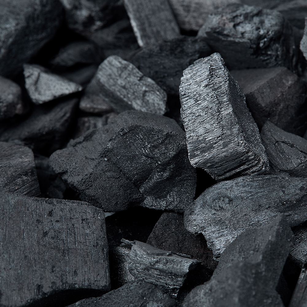 Очистка березовым углем. Чаркол уголь. Уголь древесный. Черный древесный уголь. Серый уголь.